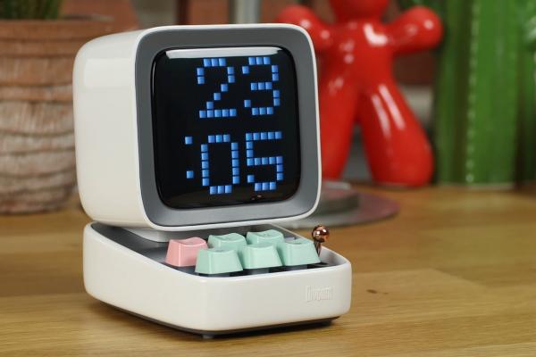 E LUNI e AMAZON: Divoom Ditoo este o boxă Bluetooth multifuncțională cu iluminare LED; Poate rula jocuri retro, afișa ora și alte jocuri de lumini interactive