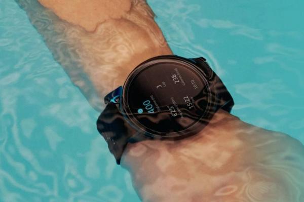 OnePlus Watch debutează drept primul smartwatch al companiei și are ecran OLED, certificare 5ATM + încărcare rapidă