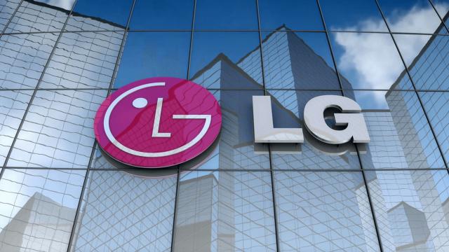 <b>Probabilitatea ca LG să renunțe la afacerea cu telefoane prinde contur; Conform ultimelor informații, aceștia nu au găsit cumpărători interesați pentru segment</b>De câteva luni auzim zvonuri conform cărora LG va renunța în acest an la afacera sa cu smartphone-uri, care de 6 ani consecutivi suferă mari pierderi. Nu de mult vă anunțam că LG Rainbow, flagship-ul care ar fi trebuit să fie lansat în prima parte