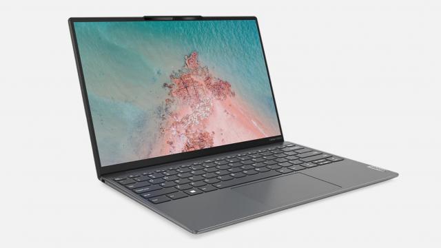 <b>CES 2023: Lenovo lansează noi ultrabook-uri sub gama Yoga: Slim 6i, Slim 7i Carbon, Yoga 6, cu CPU-uri Intel și AMD de generație nouă</b>CES 2023 ne-a adus o mulțime de produse în acest an, companiile lansând o varietate de laptopuri cu hardware de nouă generație și modele de gaming cu GPU-uri puternice. Lenovo deține însă gama Yoga, foarte apreciată printre utilizatorii business