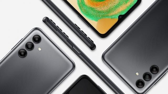 <b>Turul Magazinelor #1214: Cel mai ieftin telefon Samsung la eMAG, cască VR 4K sub 600 lei, cântar de baie pentru New Year Resolution</b>Ne îndreptăm cu paşi rapizi spre Blue Monday, aka "cea mai deprimantă zi din an", care e pe 16 ianuarie. E ziua când vin una peste alta vremea, taxele, munca deşi ai stare de spirit de concediu, plus întunecatul devreme afară. Combatem asta prin nişte