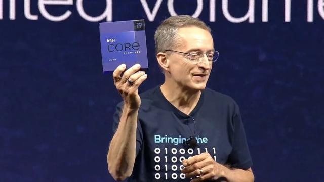 <b>Intel Core i9-13900KS anunțat oficial! CPU-ul care rulează la o frecvență record - 6GHz în turbo (fără a fi nevoie de overclocking)</b>Se pare că Intel nu a finalizat lansările în cadrul CES 2023, iar compania a anunțat cel mai puternic procesor desktop din portofoliul său abia astăzi. Este vorba despre Intel Core i9-13900KS, cipsetul care rulează la cea mai ridicată frecvență din lume