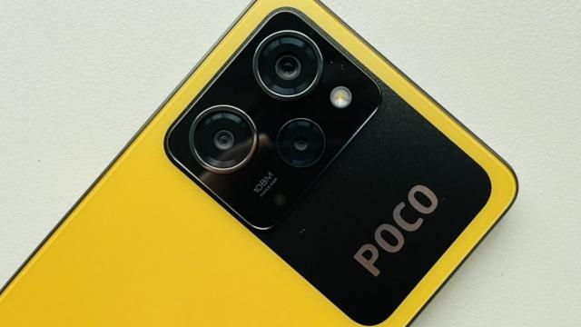 <b>POCO X5 Pro apare în fotografii reale înainte de debut! Designul și specificațiile sunt confirmate</b>POCO urmează să lanseze noi smartphone-uri curând, conform zvonurilor. E vorba despre seria POCO X5, care ar debuta chiar la finalul acestei luni. Iată că înainte de debut varianta Pro din serie marchează o scăpare importantă. A apărut în imagini