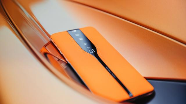 <b>OnePlus va veni cu ceva special la MWC 2023, un smartphone super-premium care calcă pe urmele lui OnePlus Concept One</b>Deși noi ne pregătim pentru lansarea lui OnePlus 11 pe data de februarie, se pare că pe final de iarnă în cadrul târgului de tehnologie Mobile World Congress 2023 vom avea încă ceva de la compania chineză. Potrivit zvonacului Max Jambor 