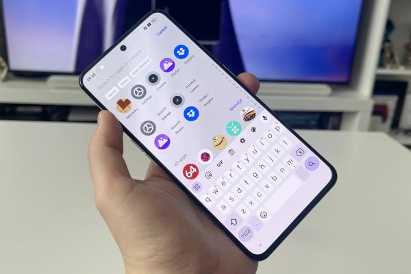 realme GT3: OS, UI, aplicaţii cu un realme UI 4.0 Aquamorphic