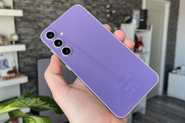 Samsung Galaxy S23 FE 5G: Design de Galaxy A combinat cu Galaxy S