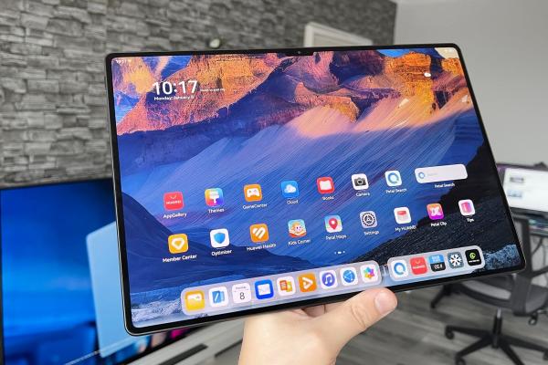 HUAWEI MatePad Pro 13.2: Design premium cu fibră de sticlă în spate, talie de doar 5.5 mm și greutate redusă