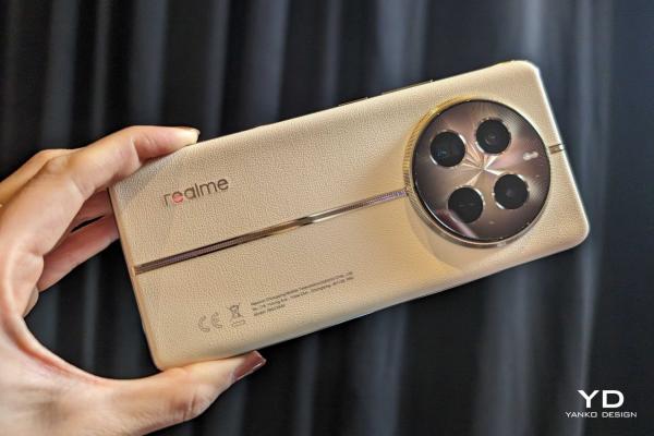 Când se lansează realme 12 Pro+? Avem și fotografii hands-on cu variantele pe albastru și bej/auriu