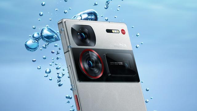 <b>Preț și disponibilitate Nubia Z60 Ultra în România</b>Nu se întâmplă des să vedem telefoane exotice anunțate în China care imediat să fie puse în vânzare și global, dar iată că mai sunt excepții, iar excepția de astăzi se numește Nubia Z60 Ultra. Tocmai povesteam într-un articol despre debutul