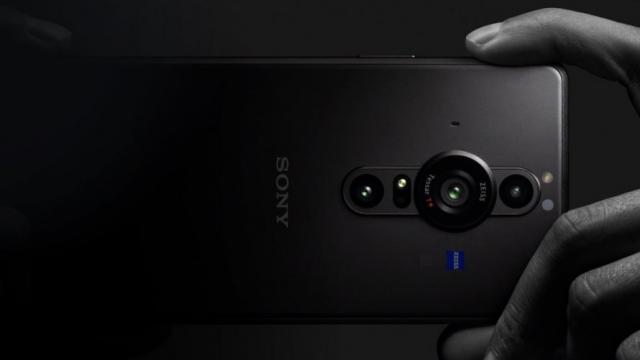 <b>Sony aduce camera rotativă pe telefoanele sale începând cu Xperia Pro-I 2024</b>După ce am văzut scăpări destul de generoase cu privire la Sony Xperia 1 VI şi chiar Xperia 5 VI,  azi aflăm câte ceva şi despre viitorul Xperia Pro. Conform unor postari de pe Weibo, viitorul Sony Xperia Pro, modelul din 2024 va avea 