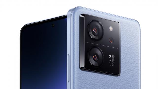 <b>Xiaomi 13T Pro primește actualizarea la Android 14 în Europa, alături de noua interfață HyperOS</b>Bănuiesc că ați auzit deja că Xiaomi renunță la MIUI în favoarea „HyperOS”. E vorba despre o nouă interfața software ce va fi integrată treptat pe cele mai noi telefoane ale companiei. Ei bine, azi aflăm că Xiaomi 13T Pro primește actualizarea stabilă