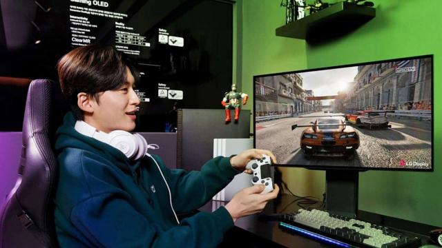 <b>CES 2024: LG propune un monitor de super gaming la 480 Hz, în 2K, cu panou OLED - UltraGear de 27 inch</b>LG a adus la CES 2024 cel mai performant monitor al său de gaming, cu panou OLED de 27 inch, cu refresh rate de 480 Hz şi rezoluţie 2K. Acest model UltraGear nu are încă un nume clar, dar îi aflăm performanţa mai jos
