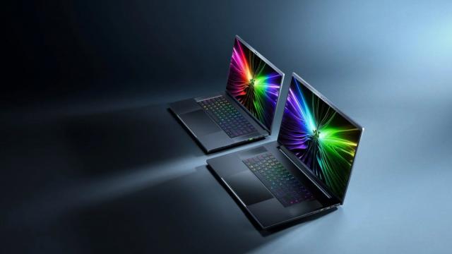 <b>CES 2024: Razer lansează laptopurile de gaming Blade 14, Blade 16 şi Blade 18 - Ryzen AI, OLED, 240 Hz, scaun nou Iskur</b>Razer şi-a adus artileria grea la CES 2024, impresionând printr-o serie de laptopuri Razer Blade, cu Ryzen AI, ecran OLED, refresh rate mare. Au mai prezentat şi un nou scaun de gaming Iskur, un USB-C Dock şi un light bar arătos