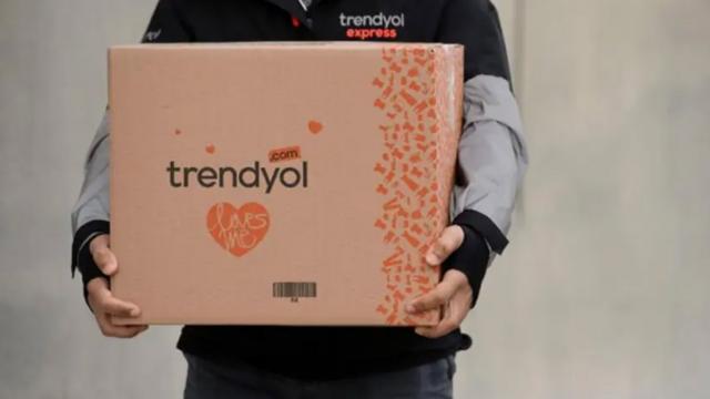 <b>Alibaba şi Trendyol intră în România, cu un magazin online promiţător</b>Vă întrebaţi probabil ce au în comun serialele turceşti cu un nou magazin online intrat în România? Ei bine, Trendyol, cea mai mare platformă de e-commerce din Turcia, susţinută de Alibaba va intra în România, aşa cum aflăm de la bf.ro

