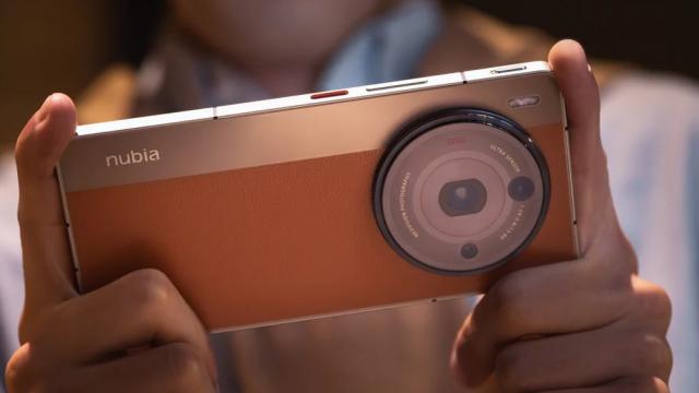 <b>Preț și disponibilitate NUBIA Z50S Pro în România </b>Dacă vrei un smartphone mai special poți profita acum de ofertele descoperite pe plan local pentru smartphone-ul Nubia Z50S Pro de la ZTE, un flagship din vara anului 2023 care sună tare bine. Cât costă și de unde îl cumperi la preț 