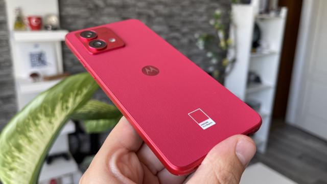 <b>Motorola Moto G84 5G: Conectivitate 5G cu mult zvâc</b>Motorola a inventat telefonul mobil, ţin mereu să amintesc asta, mai ales la 40 de ani distanţă de la acel moment. Ca atare nu puteam să nu avem tot ce trebuie la capitolul conectivitate pe un terminal aşa relevant