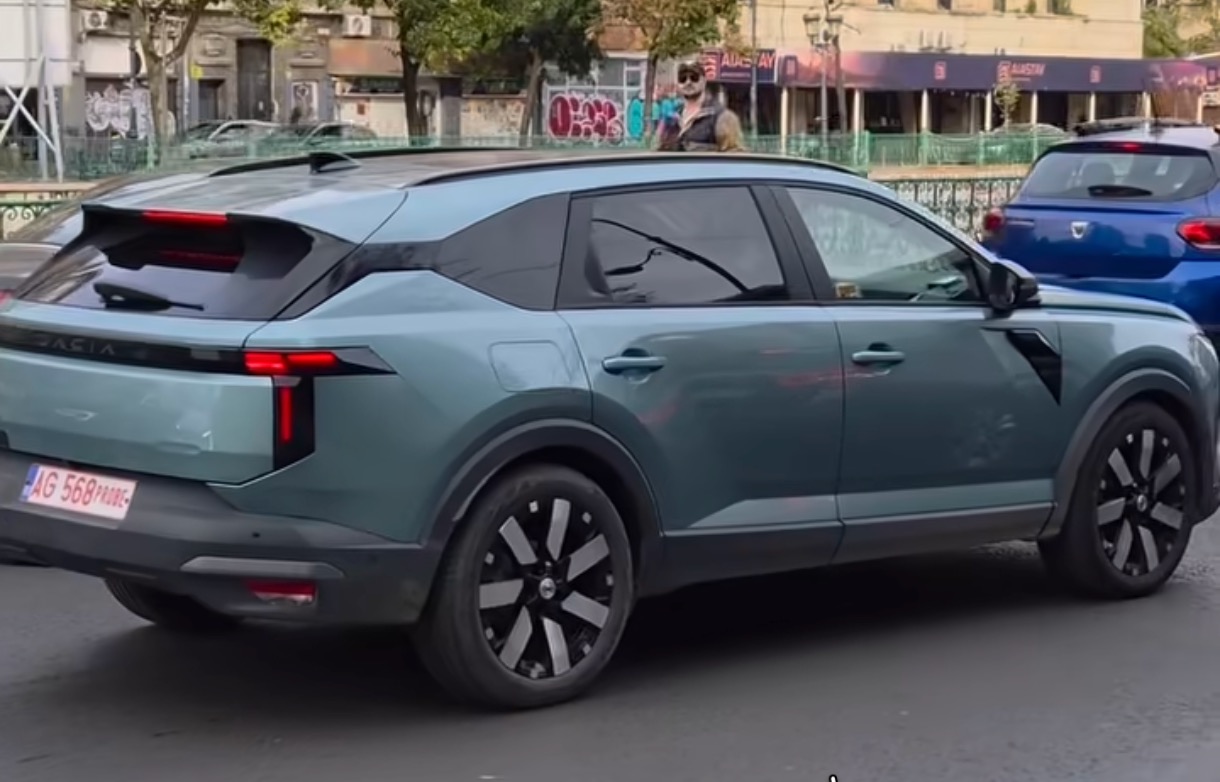 Dacia Striker, luată la întrebări pentru „motorul de drujbă” - gama include și un hibrid de 1,8 litri