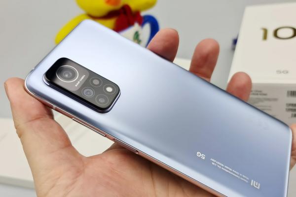 Xiaomi Mi 10T 5G: Design premium, dar masiv, corp uşor alunecos