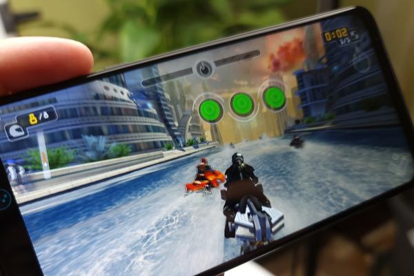 Motorola Moto G Pro: Benchmarks fără pretenţii, softul curat ajuta la fluiditate