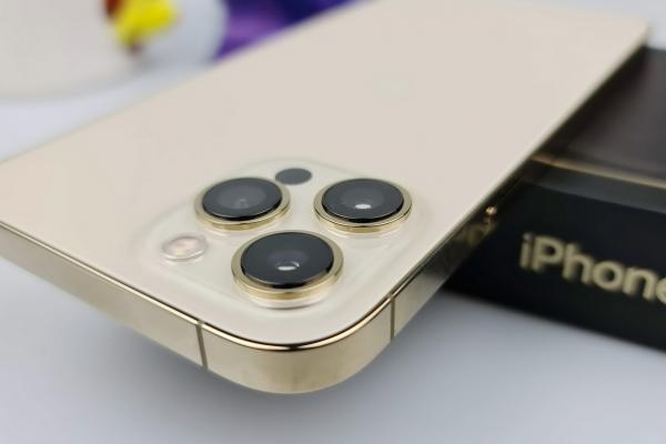 Apple iPhone 12 Pro Max: Camera cea mai bună din 2020, la stabilizare, focalizare