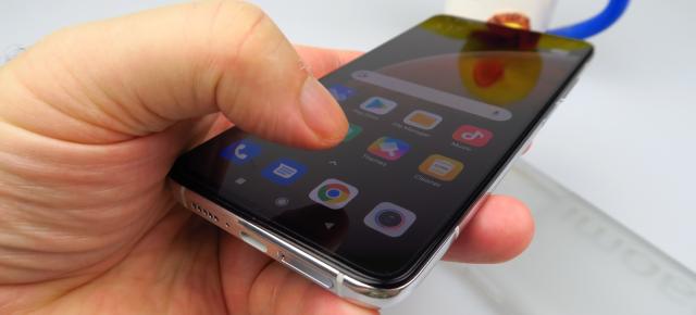 Xiaomi Mi 10T: Display IPS LCD de dat exemplu altor producători de telefoane