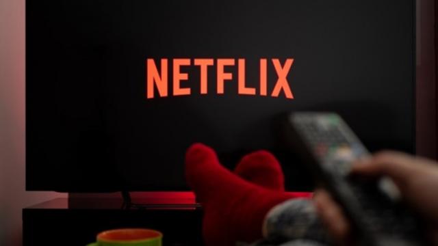 <b>Netflix nu va mai permite împărțirea contului cu rudele sau prietenii; Iată mesajul primit de către utilizatori</b>Piața de streaming din România este dominată de Netflix, după cum aflam în urma unui studiu, nu cu mult timp în urmă. De asemenea, utilizatorii au obiceiul de a-și împărți contul cu rudele sau prietenii, întrucât Netflix a permis acest lucru, chiar dacă