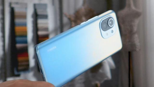 <b>Xiaomi Mi 11 Lite are dezvăluit prețul la care ar putea debuta în Europa; Iată cât costă varianta de 128 GB</b>La câteva zile distanță de la debutul lui Xiaomi Mi 11 pe piața din România, iată că sosesc online și detalii despre varianta sa Lite, mai precis despre prețul la care ar putea sosi în Europa. Această versiune ar trebui 