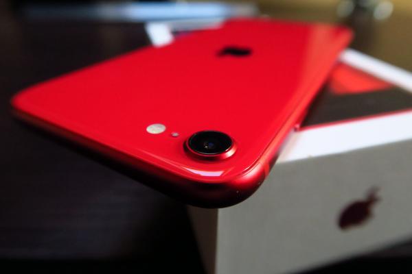 iPhone SE (2020) Unboxing: reîncarnarea lui iPhone 8 primeşte o nouă "inimă" pe 7 nm