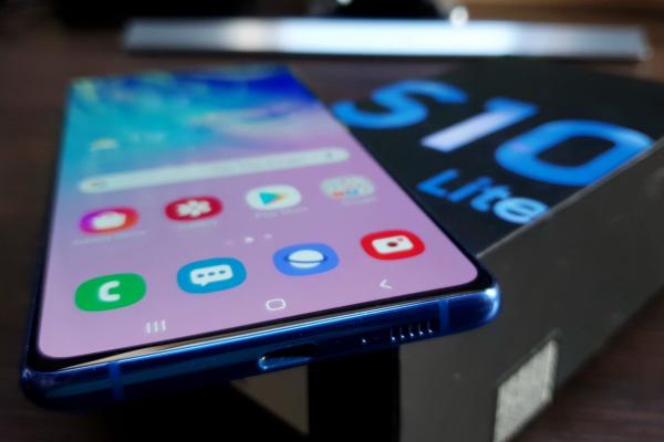 Samsung Galaxy S10 Lite review, mai bun decât Galaxy S10?