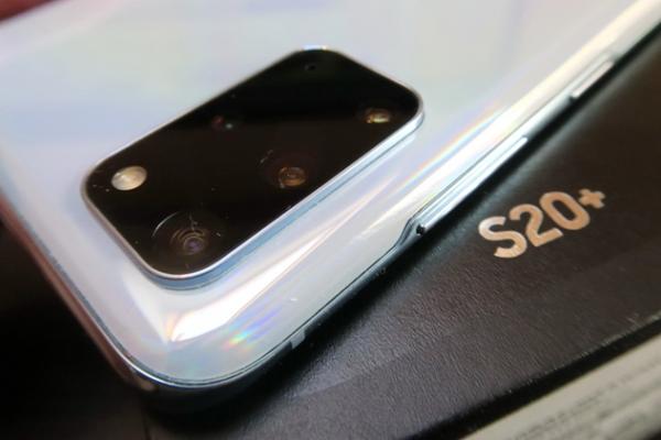 Turul Magazinelor #701: Skateboard Pegas, Galaxy S20+ resigilat, Redmi 8A la 400 lei