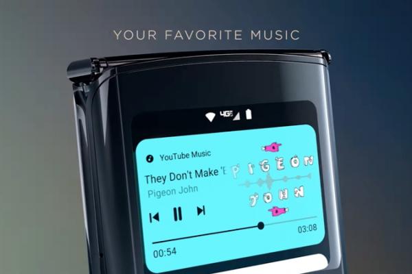 Pliabilul Motorola Razr 2019 este actualizat la Android 10 și aduce extra funcționalități pentru ecranul extern