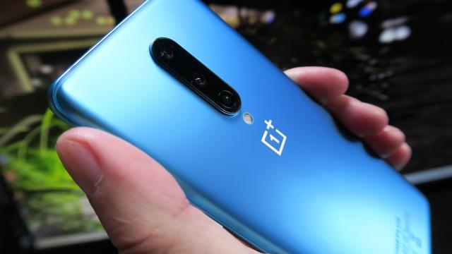 <b>OnePlus 8 Review detaliat în română</b>În 2020 OnePlus ne-a arătat că a ascultat de fani şi a inclus încărcarea wireless şi certificarea IP68 pe OnePlus 8 Pro. Ba chiar a plusat cu o cameră "X Ray" surpriză. Nu trebuie ignorat totuşi nici companionul acestui telefon, sidekick-ul dacă vreţi..