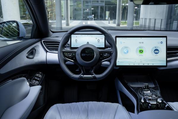 SEAL - sedan electric cu autonomie extinsă