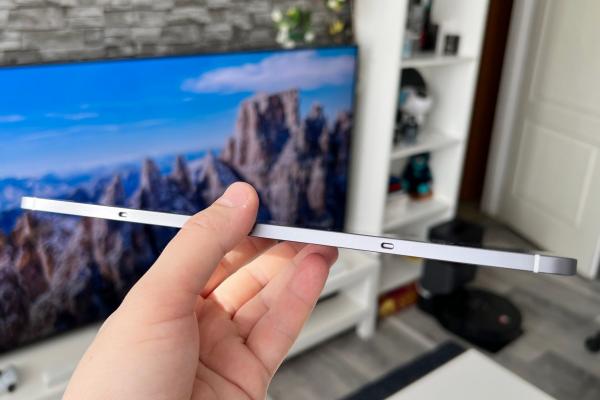 Samsung Galaxy Tab S10 FE: Design-ul rămâne familiar, dar cu talie mai slim și 20 grame în minus