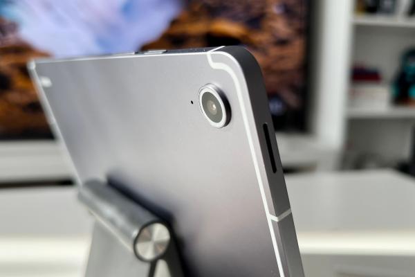 Samsung Galaxy Tab S10 FE: Cameră cu accent mai degrabă pe apeluri video și scanare doc, dar totuși cu suport Best Face AI