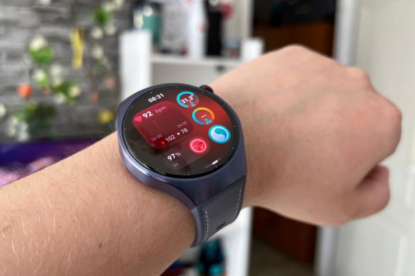 HUAWEI Watch 5 46 mm Review: X-TAP şi Glance revoluţionează sănătatea de la încheietură – smartwatch cu autonomie reală, ecran de top şi finețe