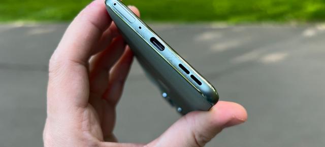 Motorola edge 60 Pro: Telefonul mizează pe conexiuni wireless, scade vitezele USB-C