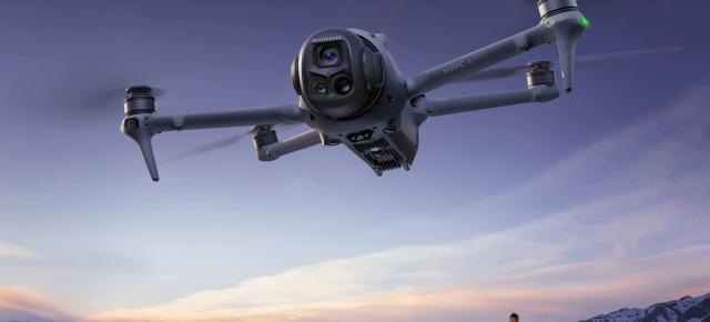 DJI Mavic 4 Pro - drona flagship pentru creatori este aici și aduce 3 camere, dintre care una Hasselblad, plus Infinity Gimbal; La precomandă pe eMAG!