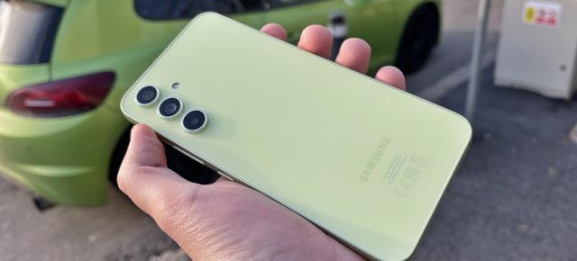 One UI 7 ajunge pe Galaxy A54; Update-ul e bazat pe Android 15 aduce și patch-ul de securitate pentru luna aprilie