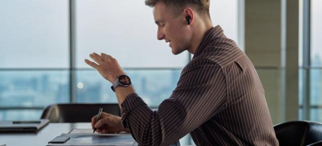 HUAWEI Watch 5 42mm este aici și revoluționează procesul de monitorizare Health, cu senzorul X-TAP