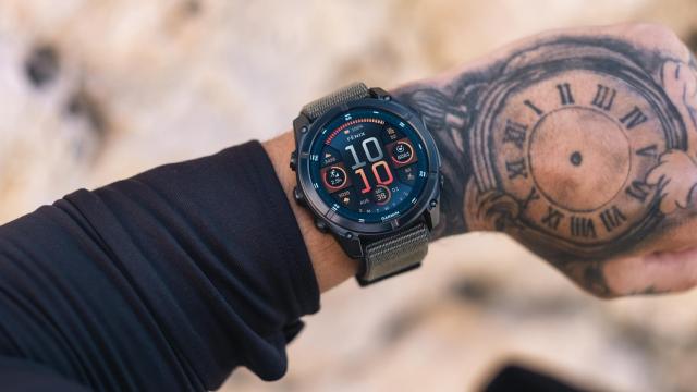 <b>RESIGILATUL ZILEI #46: Garmin fenix 8 cu ecran AMOLED, GPS multi-band și funcții premium; Putere, stil și tehnologie de top, într-un deal care te prinde</b>Am ajuns la episodul 46 din seria „RESIGILATUL ZILEI”, unde scoatem în evidență produse premium și fiabile, dar cu prețuri care îți lasă loc și pentru alte planuri. Astăzi vorbim despre un ceas multisport de top: Smartwatch Garmin fenix 8, 51mm, AMOLED