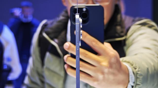 <b>Samsung Galaxy S+ este gata de pensionare; Fără variantă Plus în 2026, înlocuită de Galaxy S26 Edge </b>O veste să spunem previzibilă apare astăzi la orizont, aceea că cei de la Samsung ar fi tentați să renunțe anul viitor la modelul Galaxy S26+ în favoarea lui Galaxy S26 Edge. În momentul de față are loc un soi de test pentru 