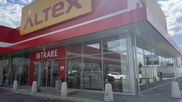 <b>Altex inaugurează un nou magazin: Altex Sebeș Greenfield, locație eco cu panouri solare, stații EV, tehnologie modernă și reduceri în prima săptămână</b>Altex deschide pe 15 mai un magazin nou în Sebeș, județul Alba, într-un spațiu construit cu accent pe sustenabilitate și tehnologii moderne care reflectă direcția strategică a retailerului spre eficiență și servicii adaptate noilor cerințe de consum.