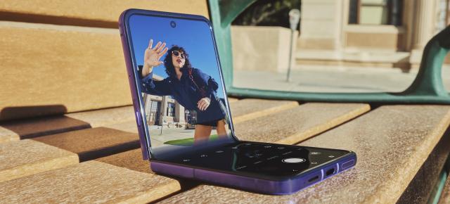 Motorola prezintă razr 70 Ultra; Flagship-ul pliabil cu clapetă mizează pe o experiență foto creativă, cu senzor LOFIC și mod Flex View în centrul atenției