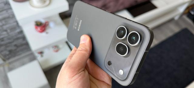 Honor 600 Pro: Baterie impresionantă la cei 6400 mAh ai săi, încărcare rapidă pe fir, wireless, inversă pe fir și inversă wireless