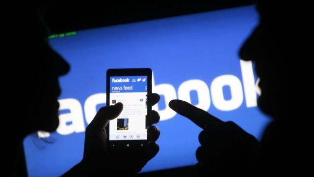 <b>Motivul pentru care ai fost delogat din Facebook azi dimineaţă: 50 de milioane de conturi Facebook compromise</b>Probabil aţi remarcat că la începutul zilei de azi, 28 septembrie aţi fost delogaţi din Facebook, atât pe desktop, cât şi pe mobil. Eu am fost delogat şi din Messenger şi mi s-au solicita din nou credenţialele. Se pare că e vorba despre un atac cibernetic