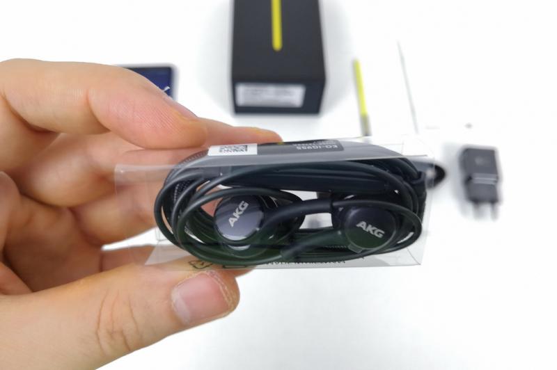 Căști AKG Samsung Galaxy Note 9: Samsung-Galaxy-Note-9-unboxing_094.jpg