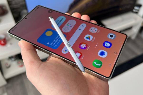 Samsung Galaxy S26 Ultra își prezintă S Pen-ul, doar pe alb și negru, dar cu vârf colorat în funcție de nuanța telefonului