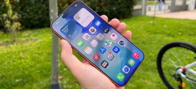 De ce nu trece lumea la iOS 26 şi ce e în neregulă cu acest release? 