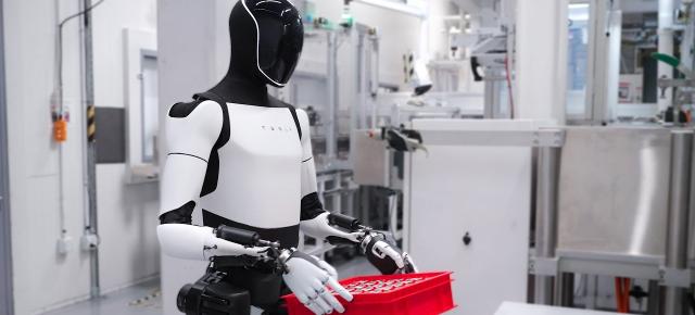 A minţit Elon Musk? Roboţii umanoizi Tesla Optimus nu sunt de fapt gata şi nici nu lucrează în fabrici